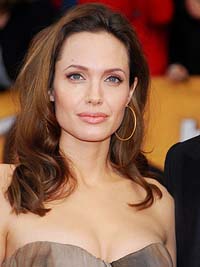 Angelina Jolie lenne a mintaanya?!