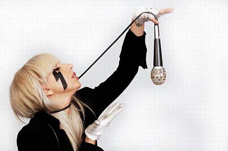 Lady Gaga halott testekkel sokkol!