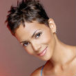 Halle Berry menekül Halle Berry menekül