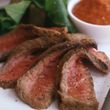 Grillezett steak sültpaprika mártással Grillezett steak sültpaprika mártással