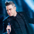 Már itt van és készül az estére Robbie Williams Már itt van és készül az estére Robbie Williams