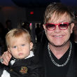 Filléreket fizetett a fiáért Elton John Filléreket fizetett a fiáért Elton John