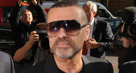�gya mellett virraszt George Michael csal�dja
