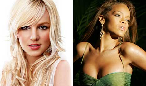 Rihanna sz�vesen elfenekeln� Britney-t