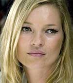 Kate Moss megharcol a d�monokkal