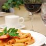 Rigatoni angolszalonnával és karamellizált mogyoróhagymával Rigatoni angolszalonnával és karamellizált mogyoróhagymával