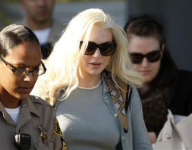 Lindsay Lohan kikerekedett