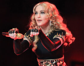 Madonna �regszik?