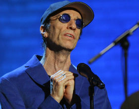 �g veled Robin Gibb!